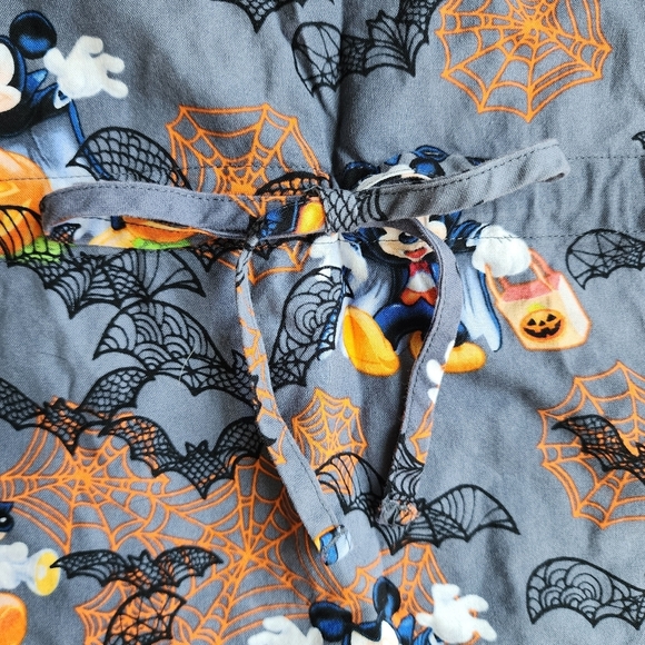Disney Scrub Top Halloween Vampire Mickey Mouse Women's Medium M Grey Tie Back - Picture 6 of 8